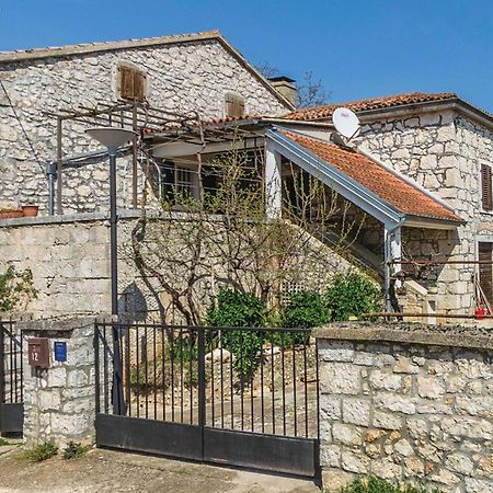 Cozy Apartment In Vrsar With Kitchen Exterior photo