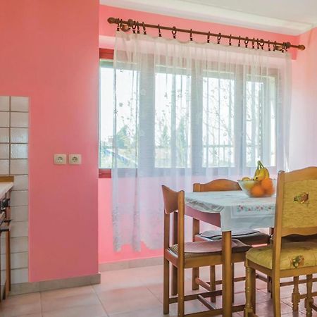 Cozy Apartment In Vrsar With Kitchen Exterior photo